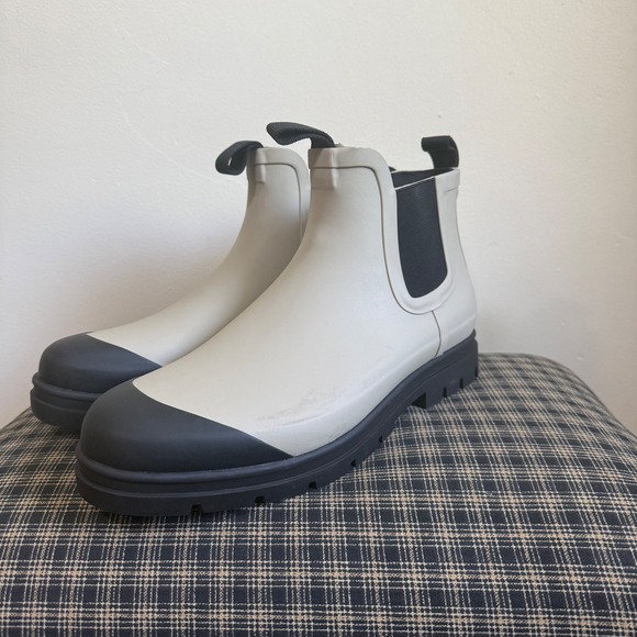 Everlane Shoes - Everlane The Rain Boot Bone Black Contrast Toe Chelsea Boot Size 11 Cream